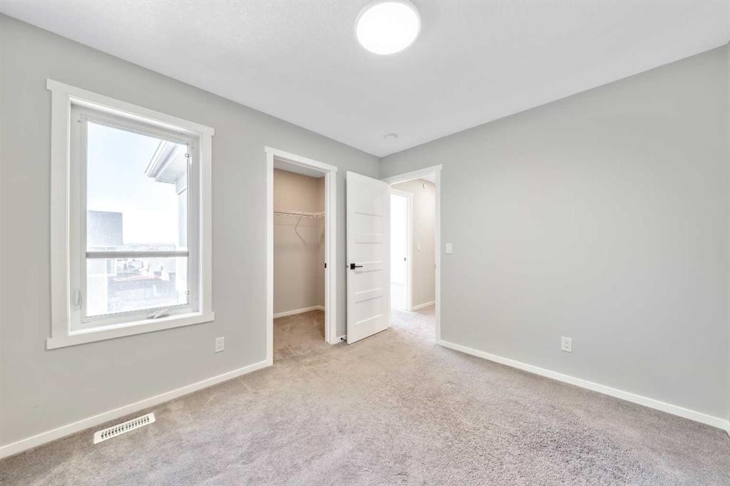 98 Lucas Crescent Nw, Calgary, AB - Indoor Photo Showing Other Room