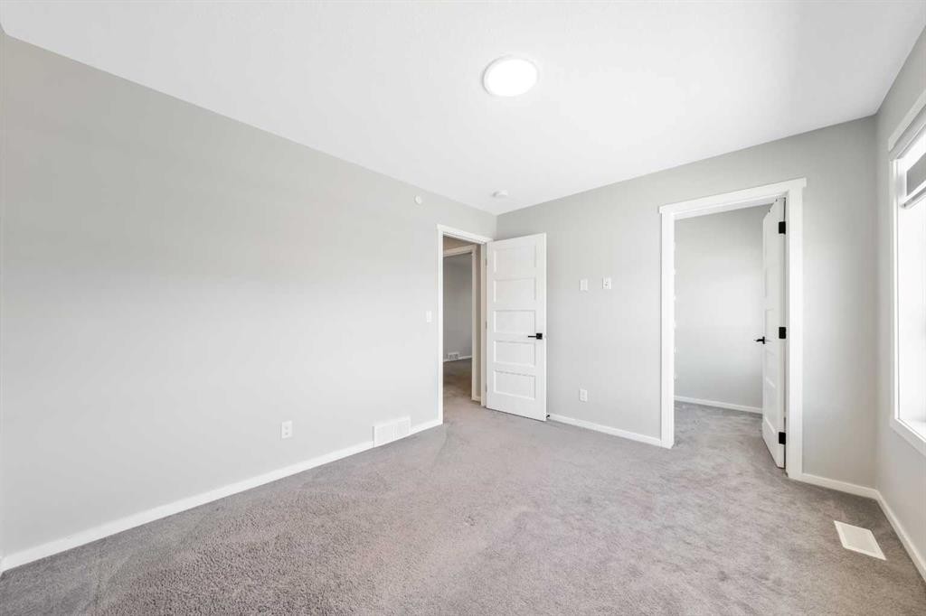 98 Lucas Crescent Nw, Calgary, AB - Indoor Photo Showing Other Room