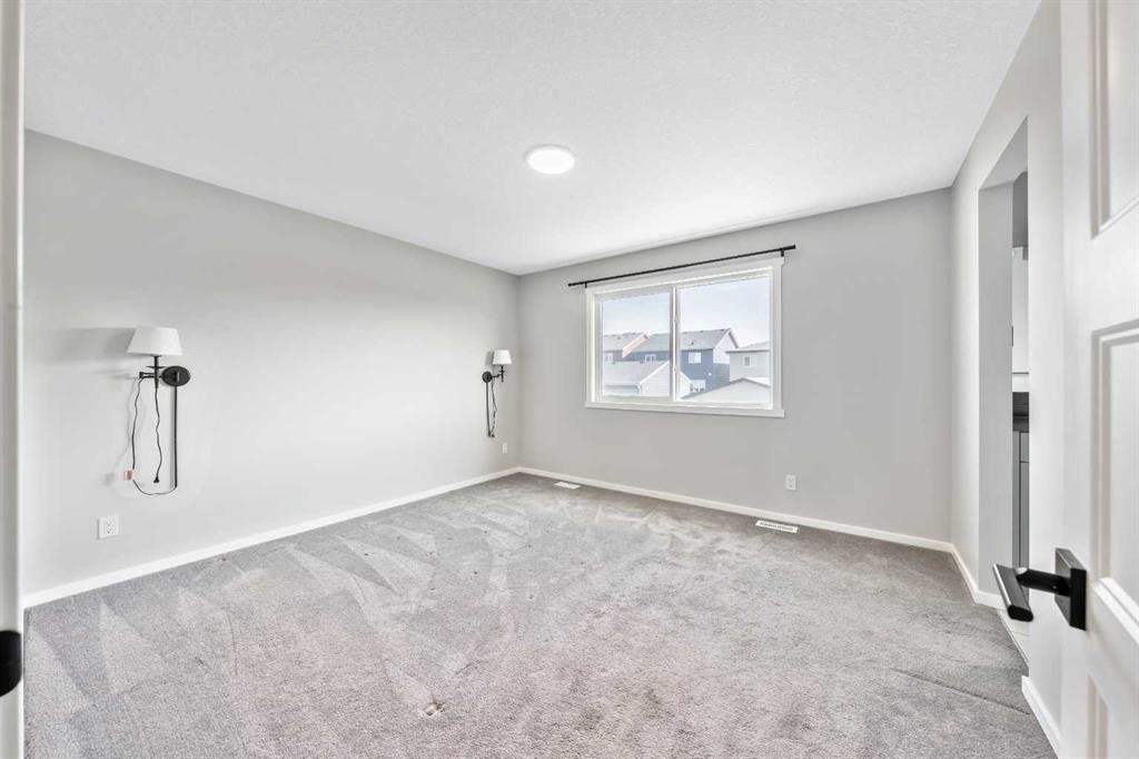 98 Lucas Crescent Nw, Calgary, AB - Indoor Photo Showing Other Room