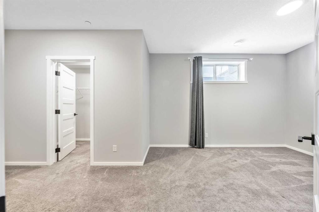 98 Lucas Crescent Nw, Calgary, AB - Indoor Photo Showing Other Room