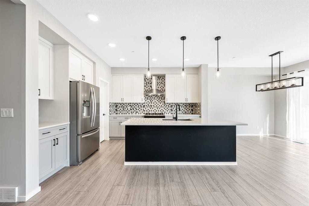 98 Lucas Crescent Nw, Calgary, AB - Indoor Photo Showing Kitchen With Stainless Steel Kitchen With Upgraded Kitchen