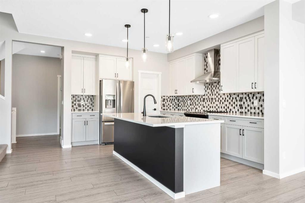 98 Lucas Crescent Nw, Calgary, AB - Indoor Photo Showing Kitchen With Upgraded Kitchen