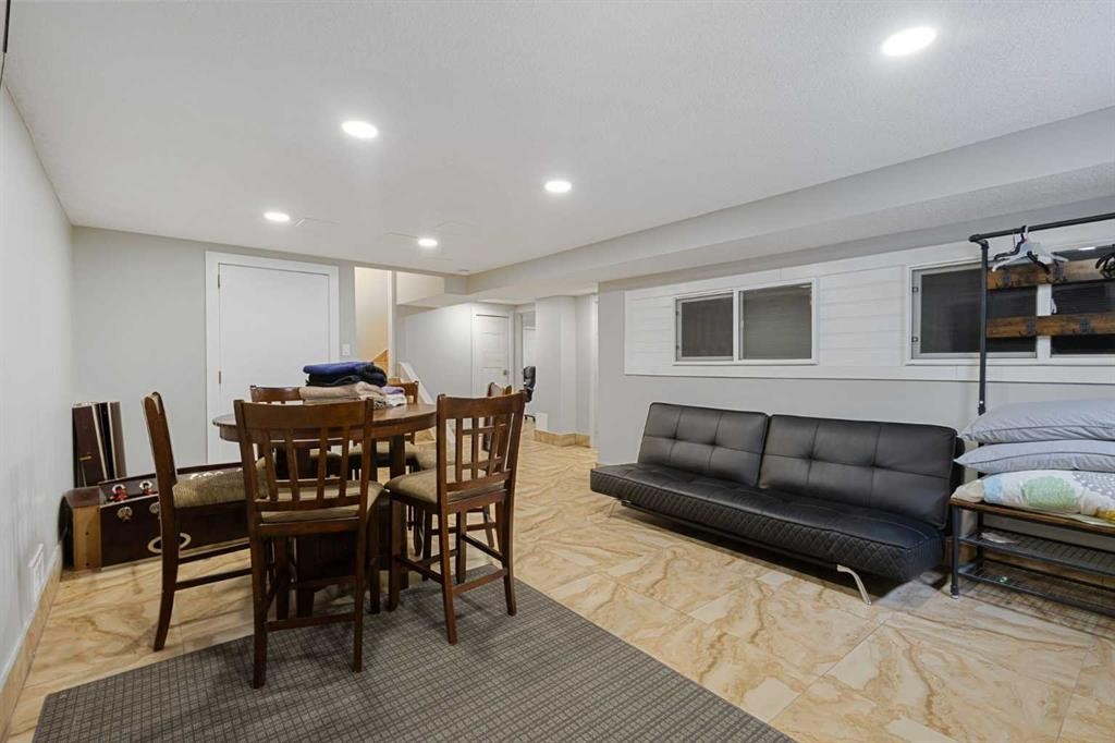 40 Wood Crescent Sw, Calgary, AB - Indoor