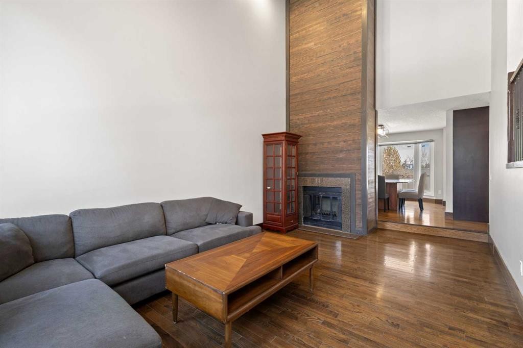 40 Wood Crescent Sw, Calgary, AB - Indoor Photo Showing Living Room With Fireplace