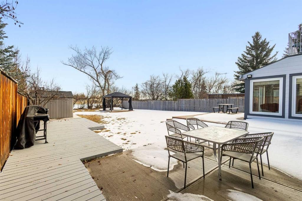40 Wood Crescent Sw, Calgary, AB - Outdoor