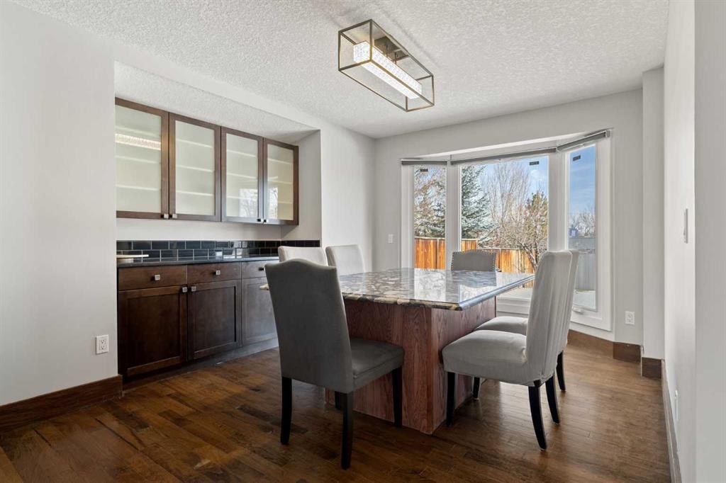 40 Wood Crescent Sw, Calgary, AB - Indoor Photo Showing Dining Room