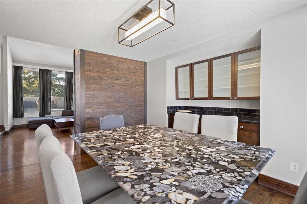 40 Wood Crescent Sw, Calgary, AB - Indoor Photo Showing Dining Room