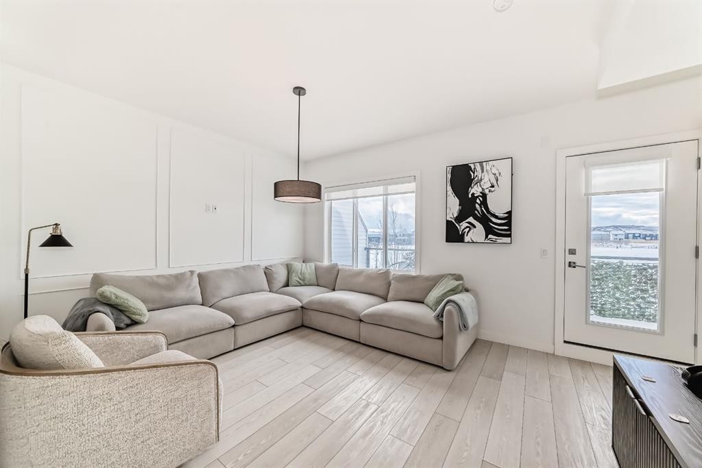 202 Creekstone Drive Sw, Calgary, AB - Indoor Photo Showing Living Room
