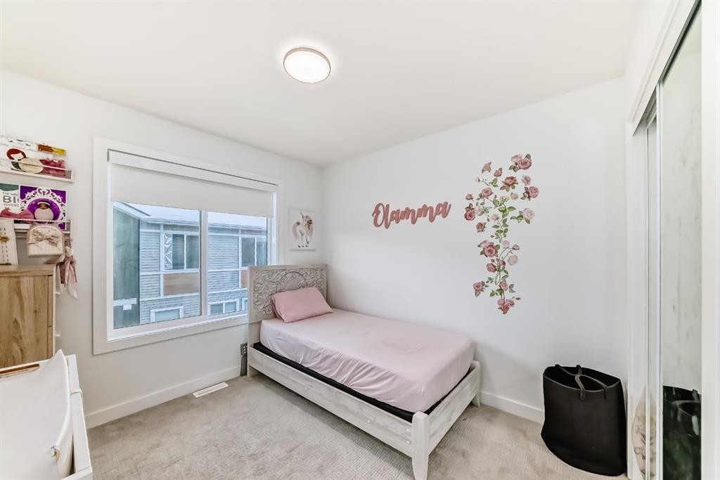 202 Creekstone Drive Sw, Calgary, AB - Indoor Photo Showing Bedroom