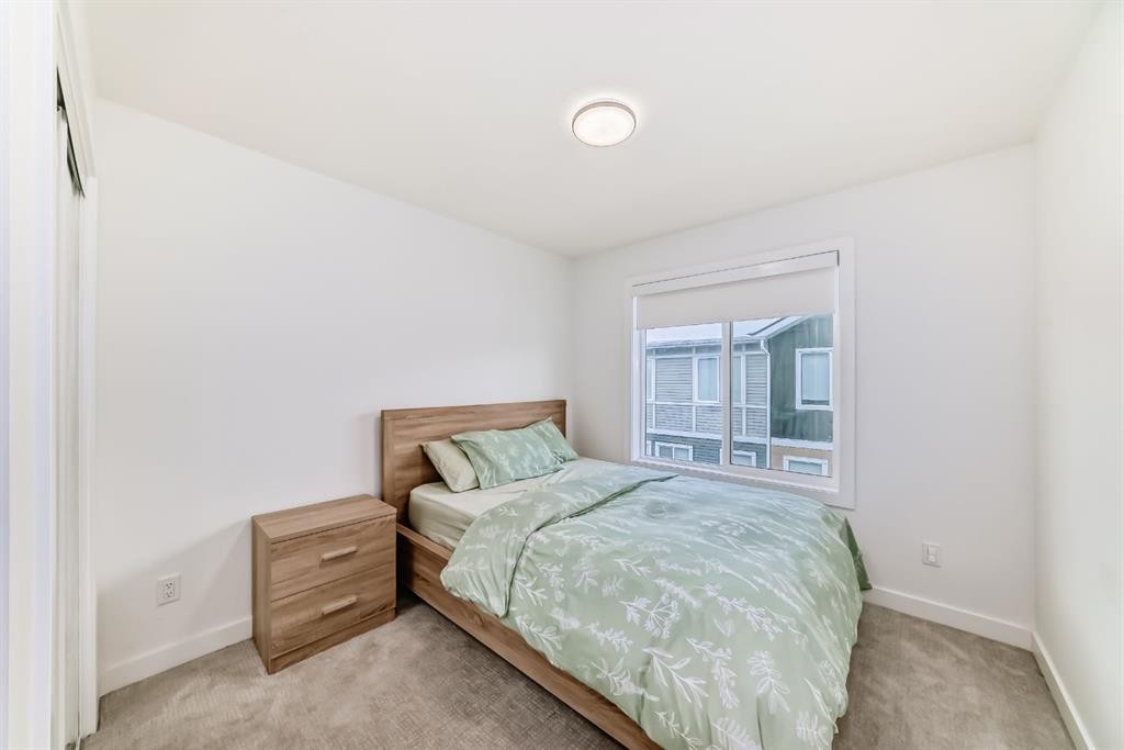 202 Creekstone Drive Sw, Calgary, AB - Indoor Photo Showing Bedroom