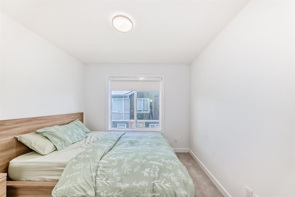202 Creekstone Drive Sw, Calgary, AB - Indoor Photo Showing Bedroom