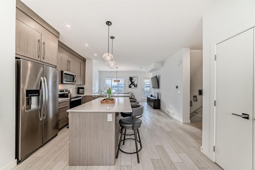 202 Creekstone Drive Sw, Calgary, AB - Indoor Photo Showing Kitchen With Upgraded Kitchen