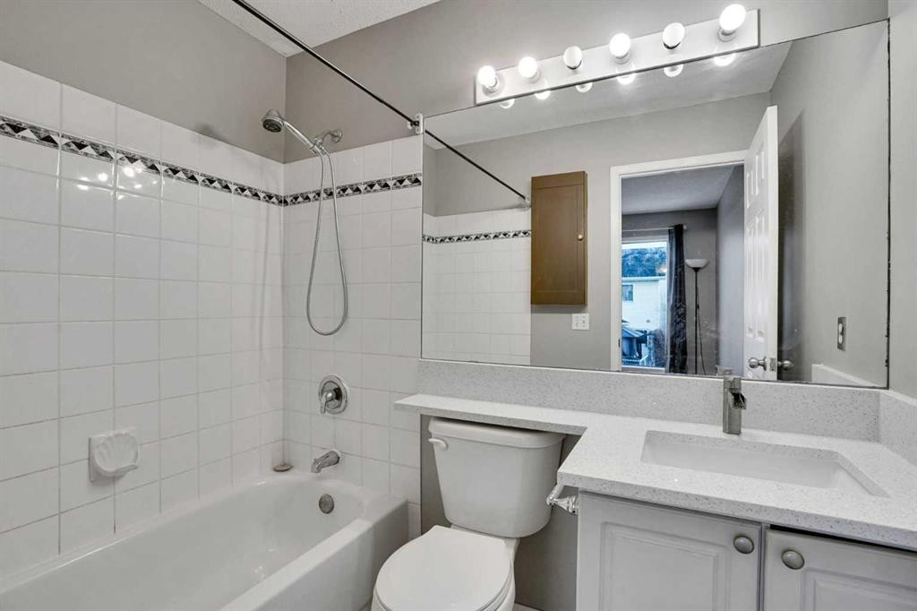 170 Citadel Gardens Nw, Calgary, AB - Indoor Photo Showing Bathroom