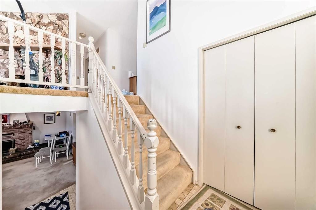 224 Berwick Way Nw, Calgary, AB - Indoor Photo Showing Other Room