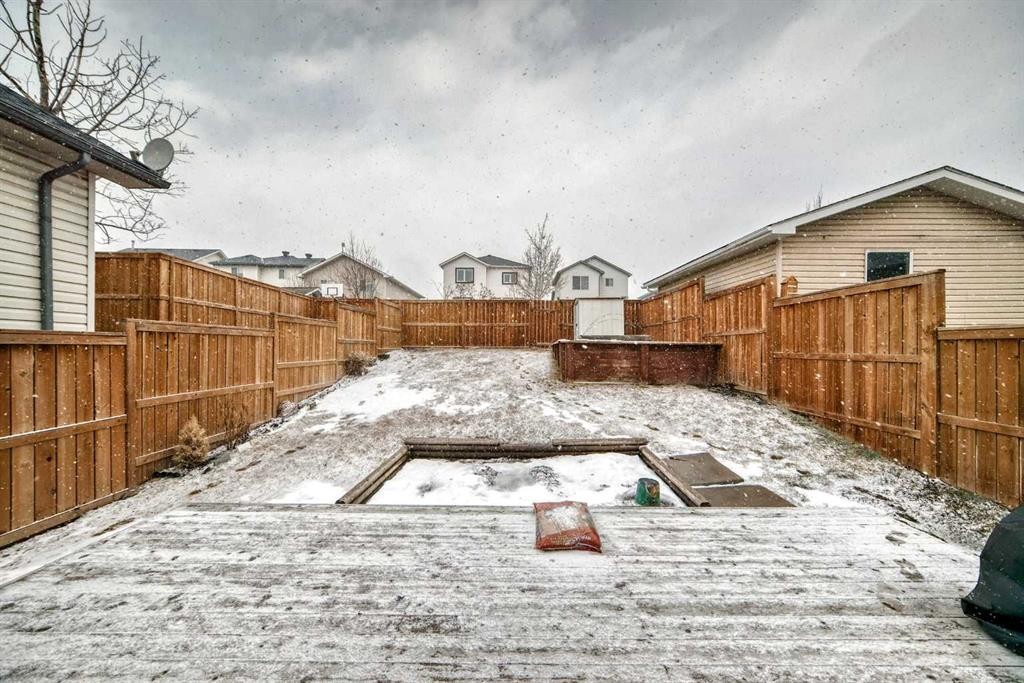 31 Coventry Road Ne, Calgary, AB - Outdoor