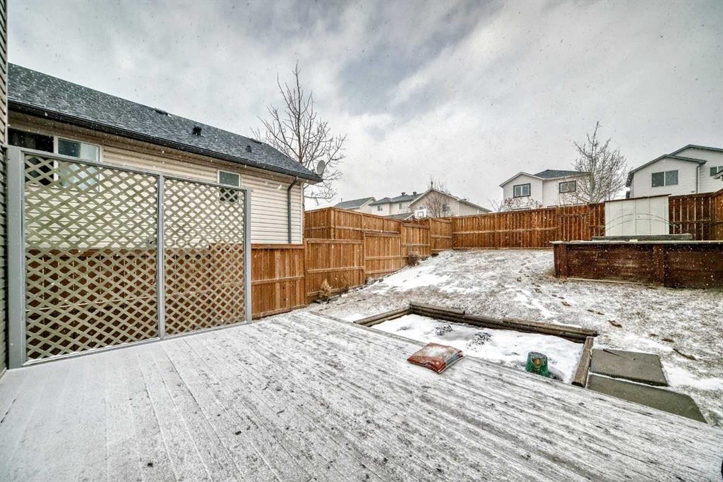 31 Coventry Road Ne, Calgary, AB - Outdoor