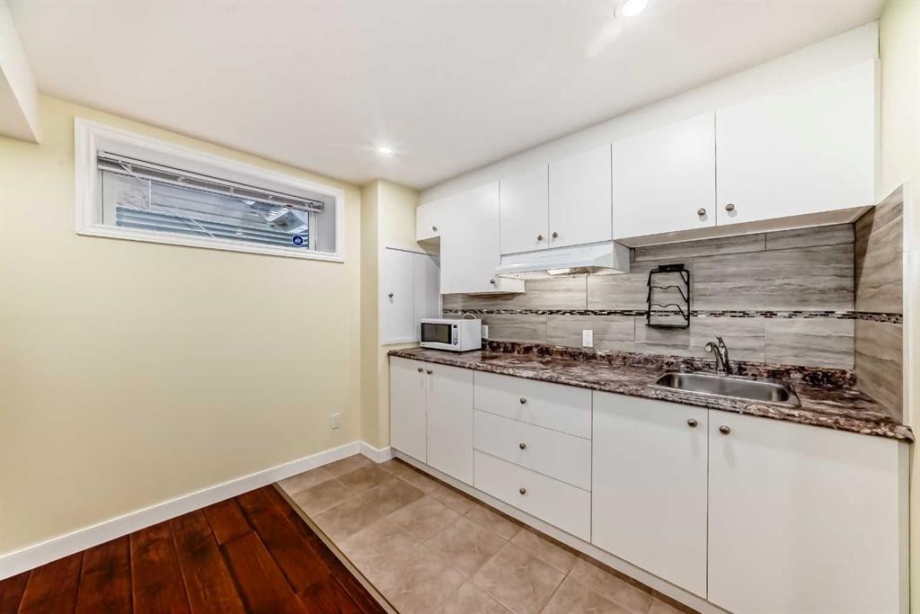 31 Coventry Road Ne, Calgary, AB - Indoor Photo Showing Kitchen
