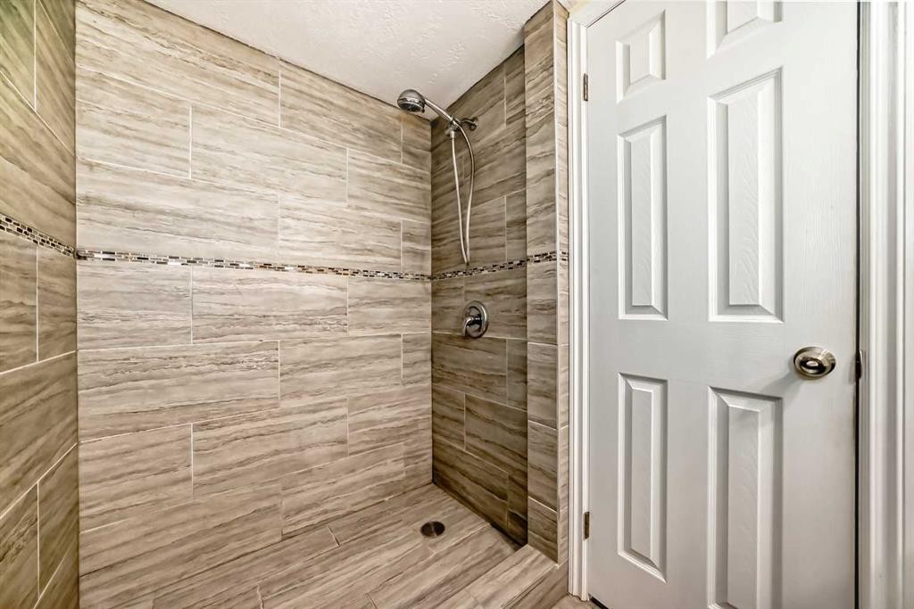 31 Coventry Road Ne, Calgary, AB - Indoor