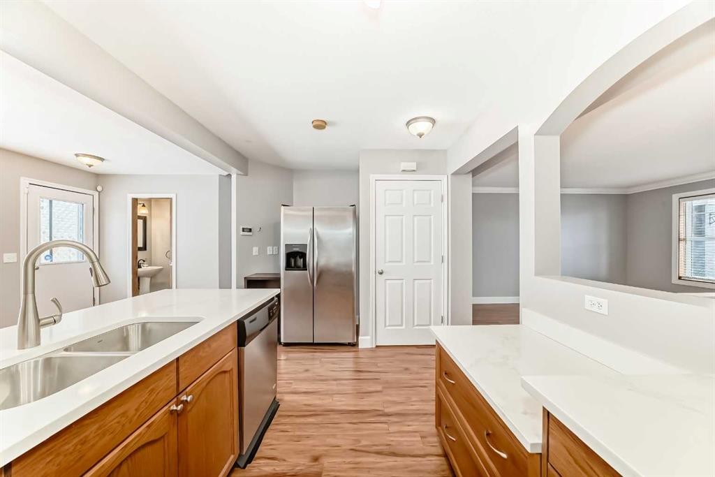 31 Coventry Road Ne, Calgary, AB - Indoor Photo Showing Kitchen With Double Sink With Upgraded Kitchen