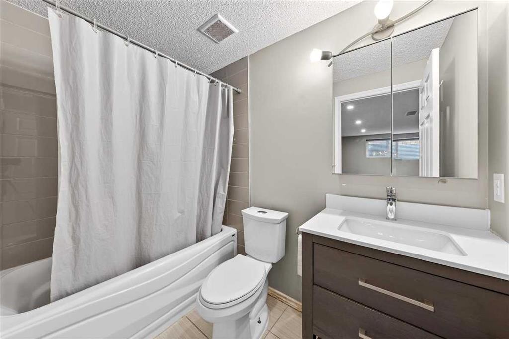 30 Cityscape Grove Ne, Calgary, AB - Indoor Photo Showing Bathroom