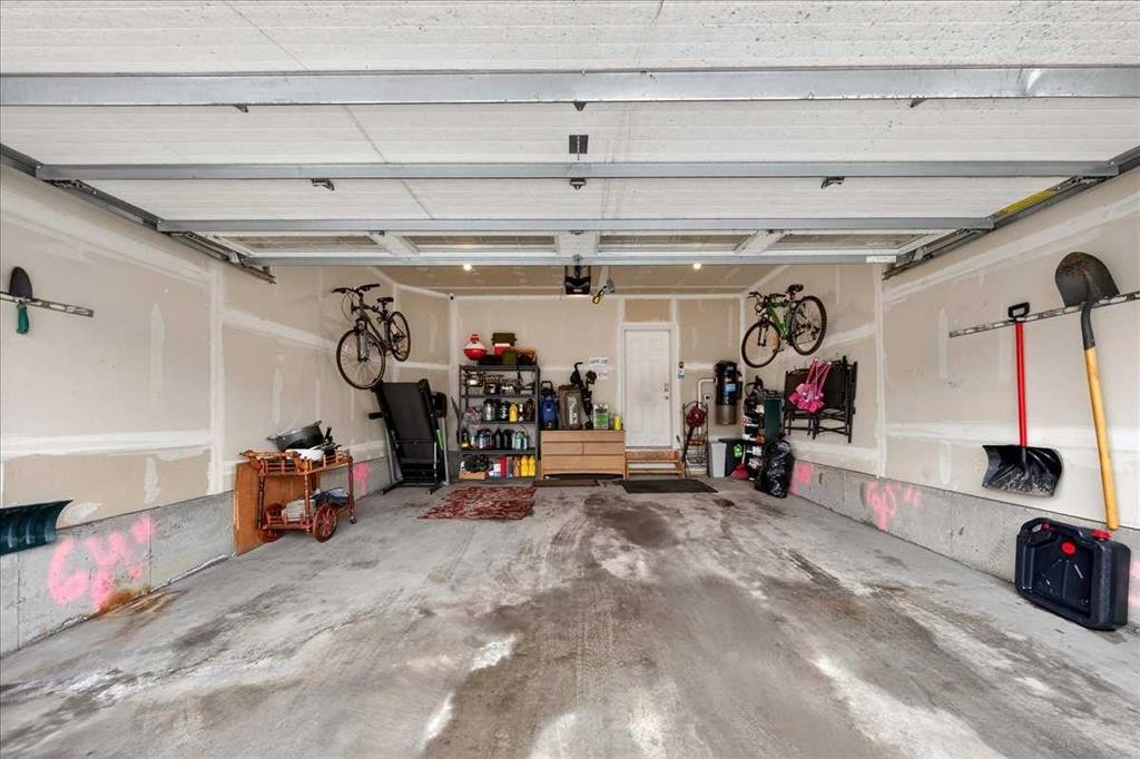 30 Cityscape Grove Ne, Calgary, AB - Indoor Photo Showing Garage