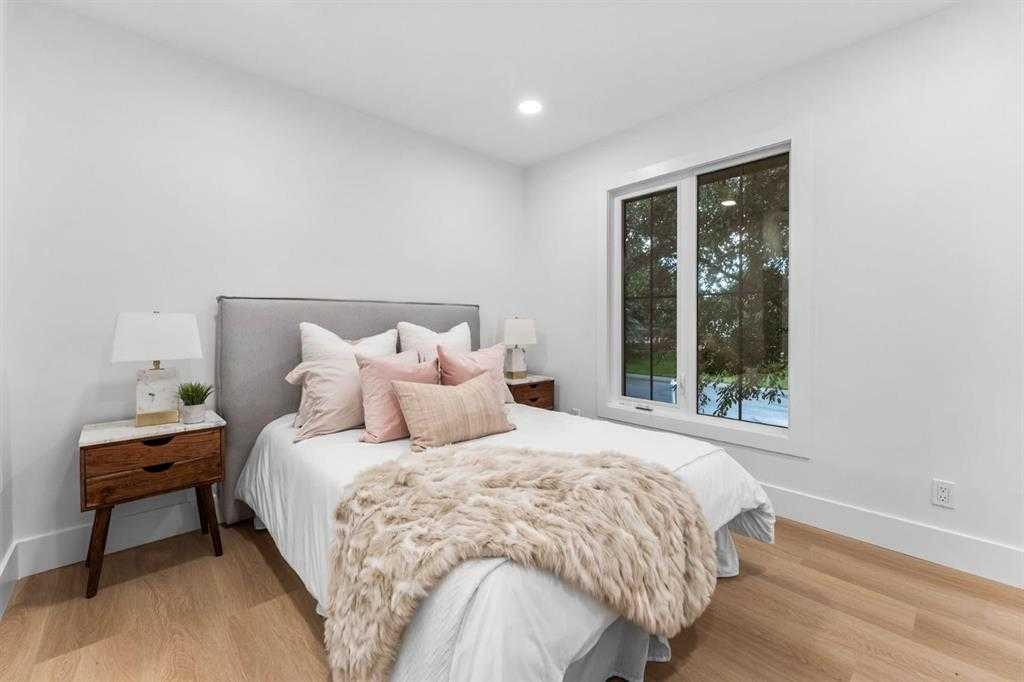 10404 Maplemont Road Se, Calgary, AB - Indoor Photo Showing Bedroom