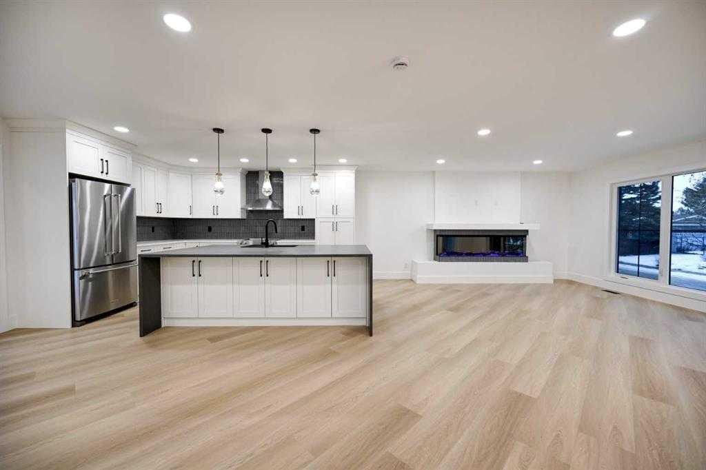 10404 Maplemont Road Se, Calgary, AB - Indoor Photo Showing Kitchen With Upgraded Kitchen