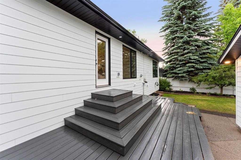 10404 Maplemont Road Se, Calgary, AB - Outdoor With Deck Patio Veranda With Exterior