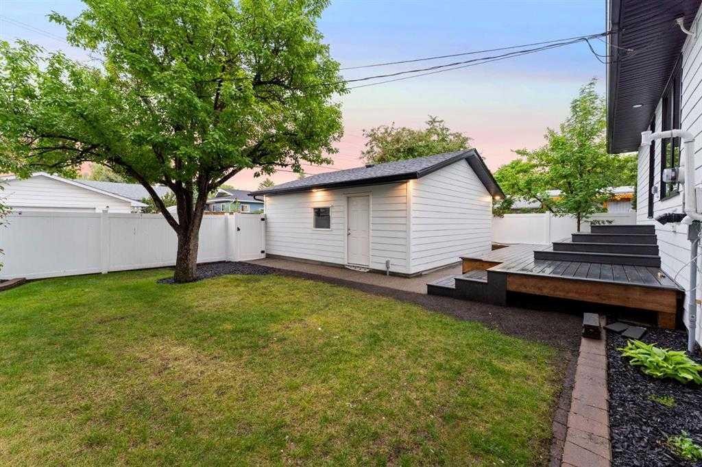 10404 Maplemont Road Se, Calgary, AB - Outdoor With Exterior