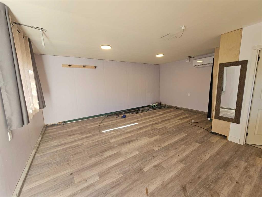 7639 Ogden Road Se, Calgary, AB - Indoor Photo Showing Other Room