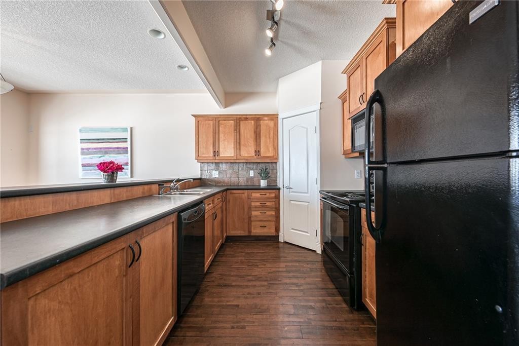 144 Rocky Vista Terrace Nw, Calgary, AB - Indoor Photo Showing Kitchen With Double Sink
