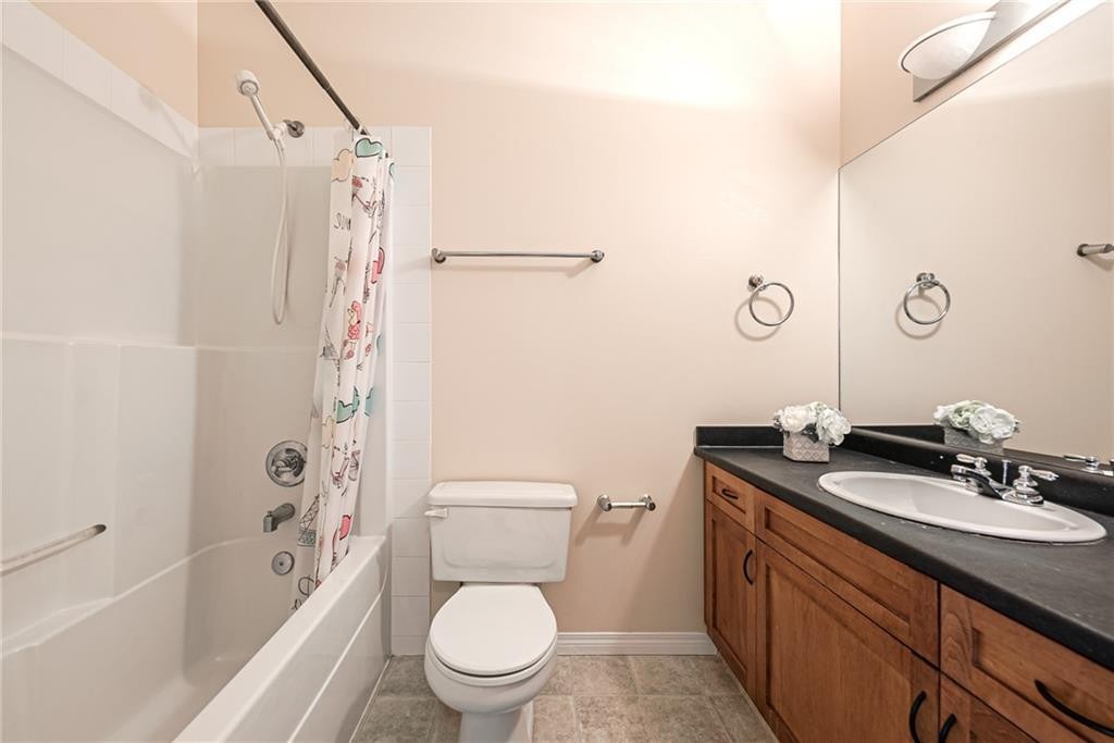 144 Rocky Vista Terrace Nw, Calgary, AB - Indoor Photo Showing Bathroom