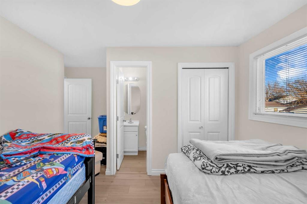 48 Faldale Close Ne, Calgary, AB - Indoor Photo Showing Bedroom