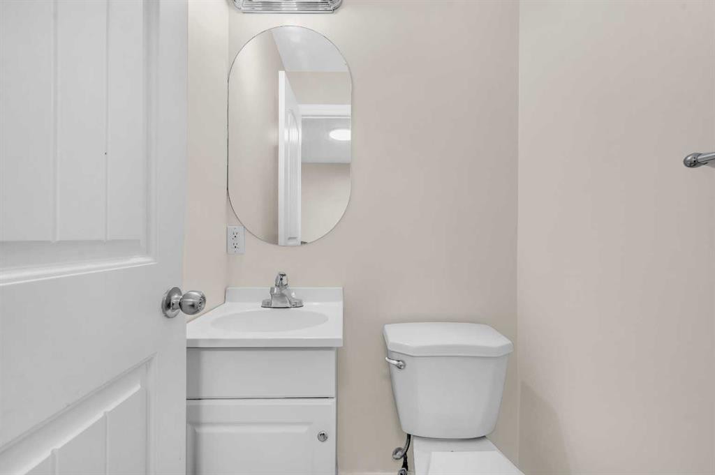 48 Faldale Close Ne, Calgary, AB - Indoor Photo Showing Bathroom