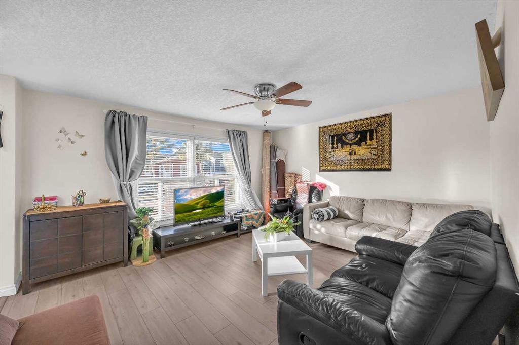 48 Faldale Close Ne, Calgary, AB - Indoor Photo Showing Living Room