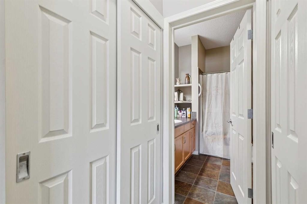 110-37 Prestwick Drive Se, Calgary, AB - Indoor Photo Showing Other Room