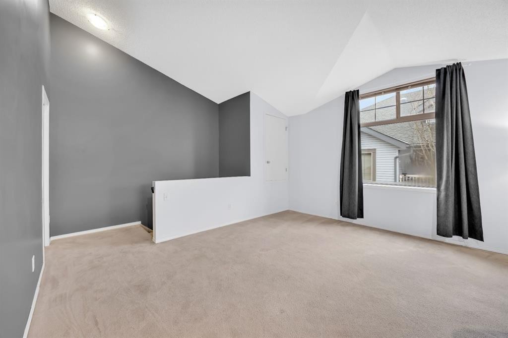 205-27 Everridge Square Sw, Calgary, AB - Indoor Photo Showing Other Room