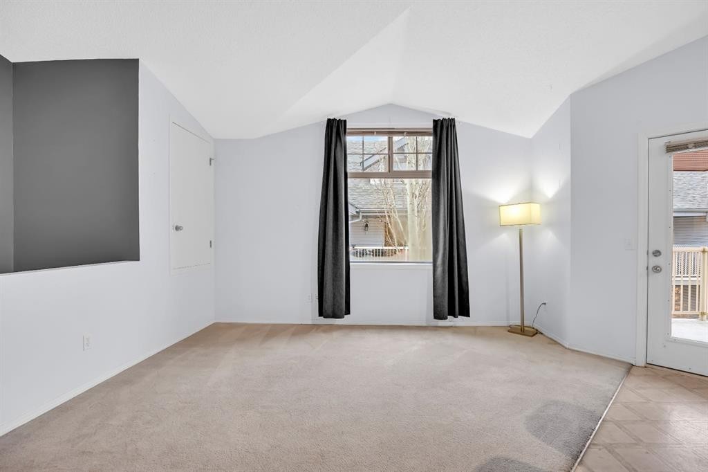 205-27 Everridge Square Sw, Calgary, AB - Indoor Photo Showing Other Room