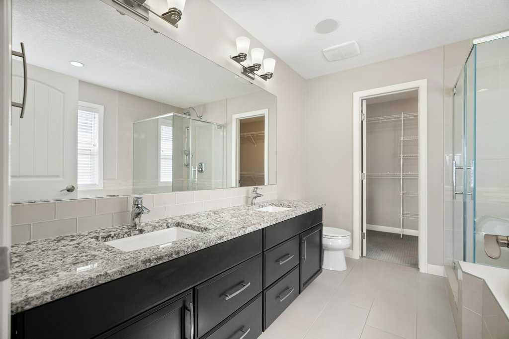 54 Auburn Crest Way Se, Calgary, AB - Indoor Photo Showing Bathroom