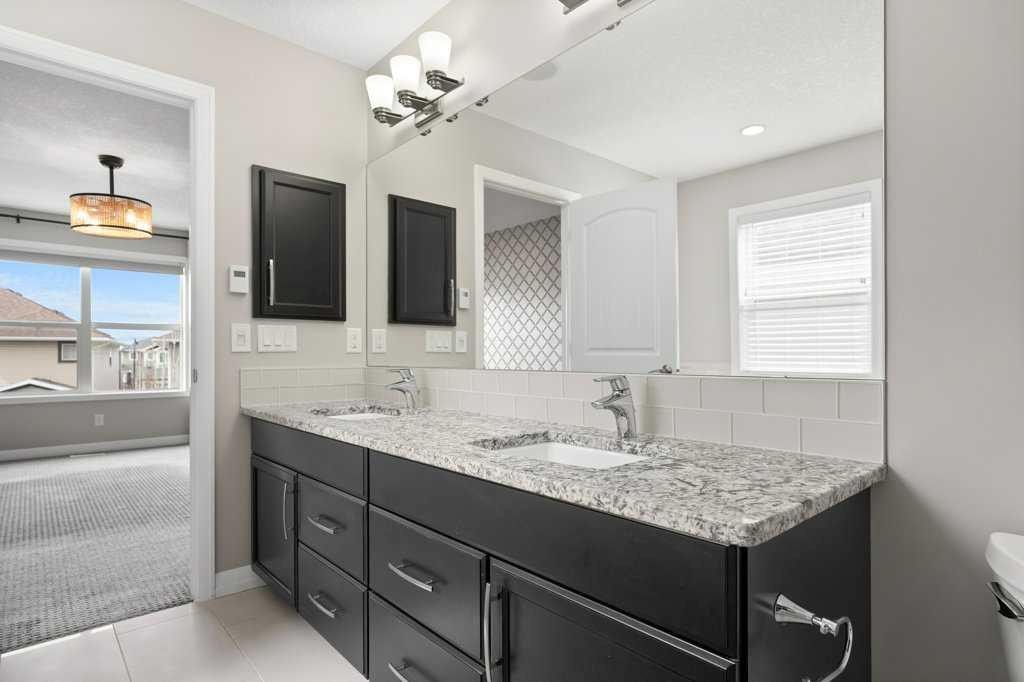 54 Auburn Crest Way Se, Calgary, AB - Indoor Photo Showing Bathroom