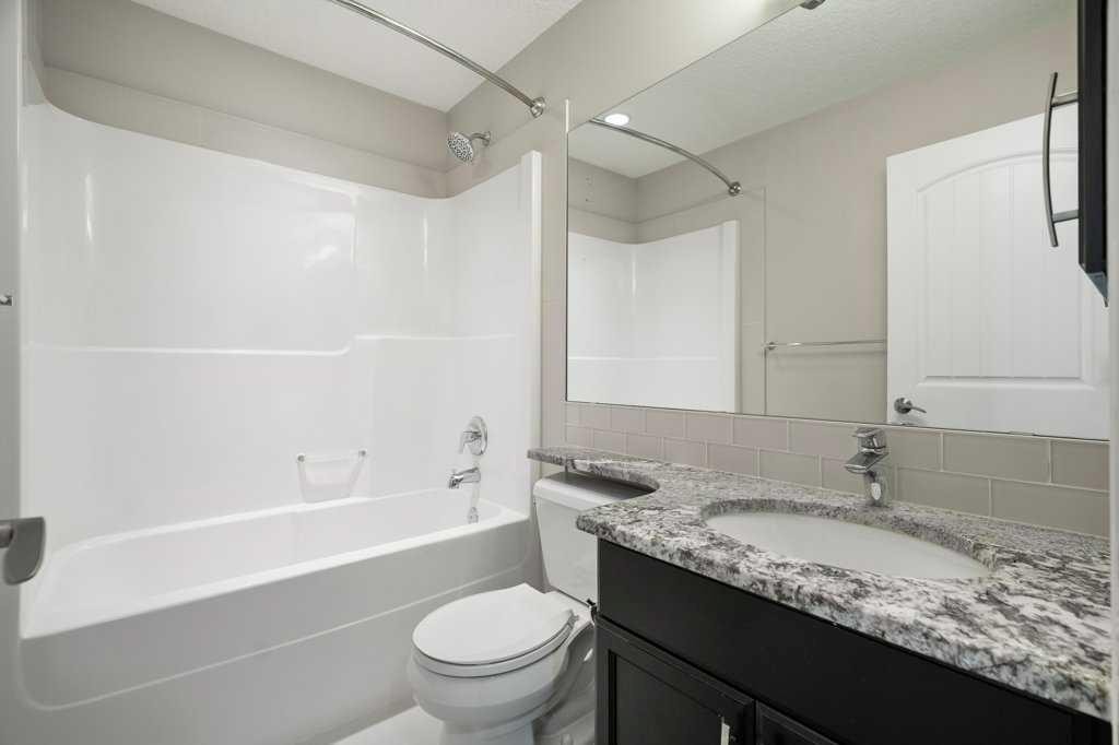 54 Auburn Crest Way Se, Calgary, AB - Indoor Photo Showing Bathroom