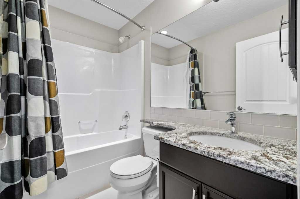 54 Auburn Crest Way Se, Calgary, AB - Indoor Photo Showing Bathroom