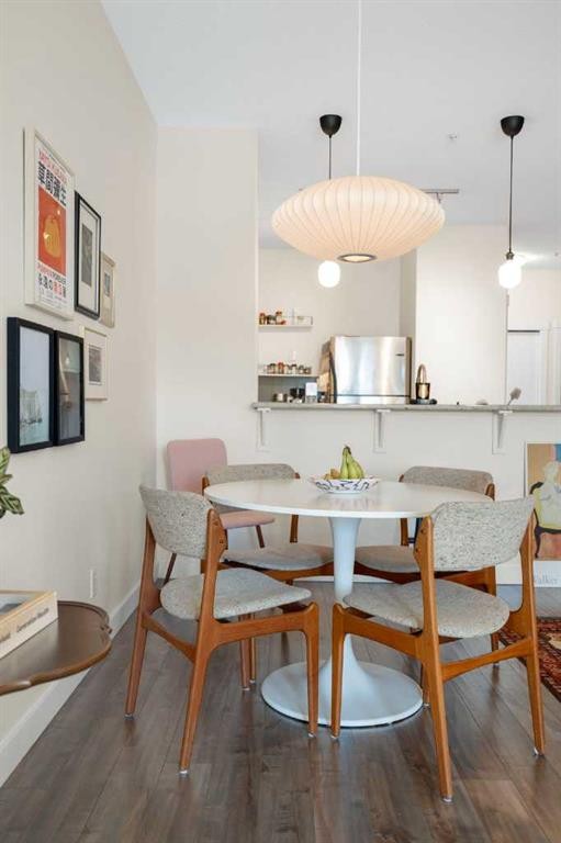 406-830 Centre Avenue Ne, Calgary, AB - Indoor Photo Showing Dining Room