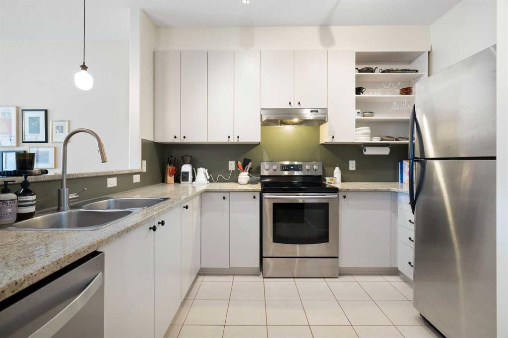 406-830 Centre Avenue Ne, Calgary, AB - Indoor Photo Showing Kitchen With Stainless Steel Kitchen With Double Sink