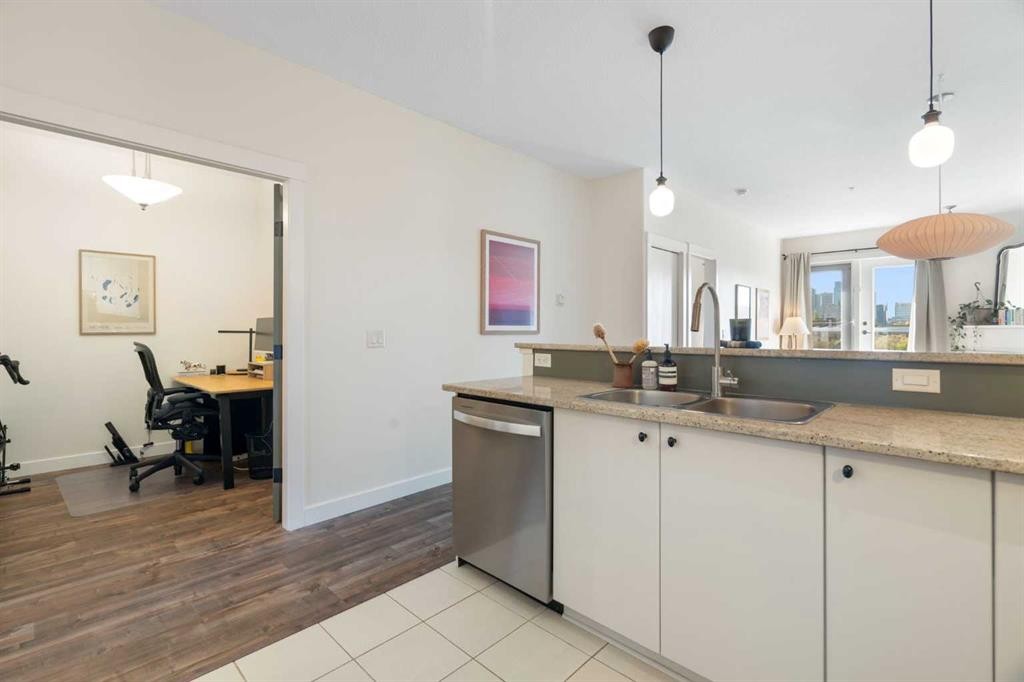 406-830 Centre Avenue Ne, Calgary, AB - Indoor Photo Showing Kitchen With Double Sink