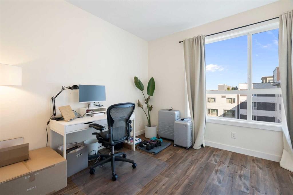 406-830 Centre Avenue Ne, Calgary, AB - Indoor Photo Showing Office