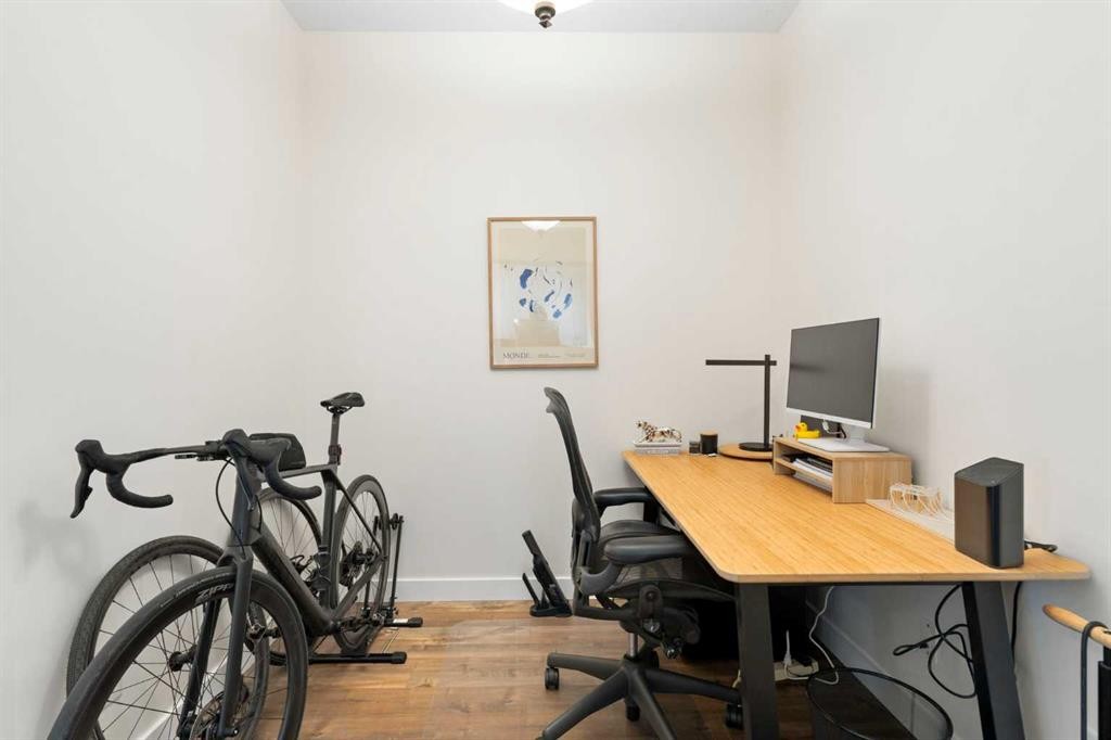 406-830 Centre Avenue Ne, Calgary, AB - Indoor Photo Showing Office