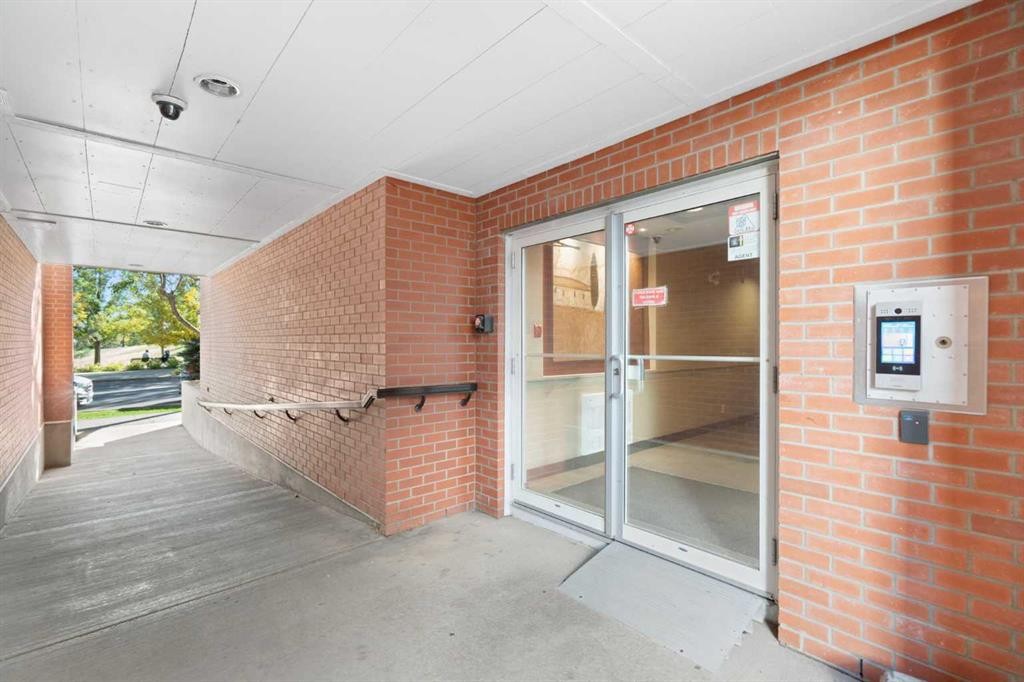 406-830 Centre Avenue Ne, Calgary, AB - Outdoor With Exterior