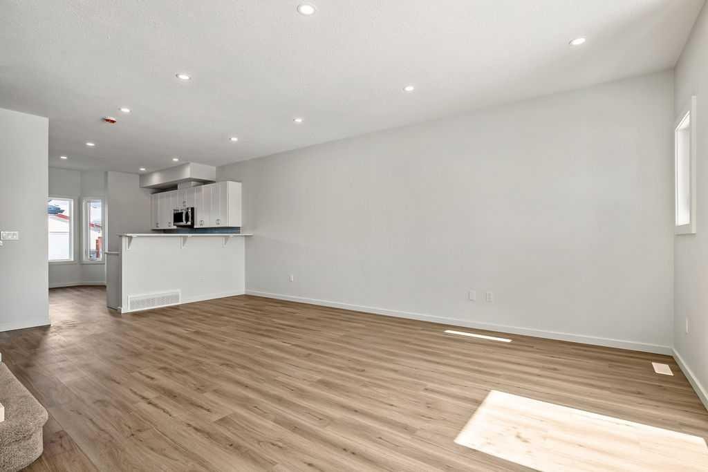 409 Strathcona Circle, Strathmore, AB - Indoor Photo Showing Kitchen