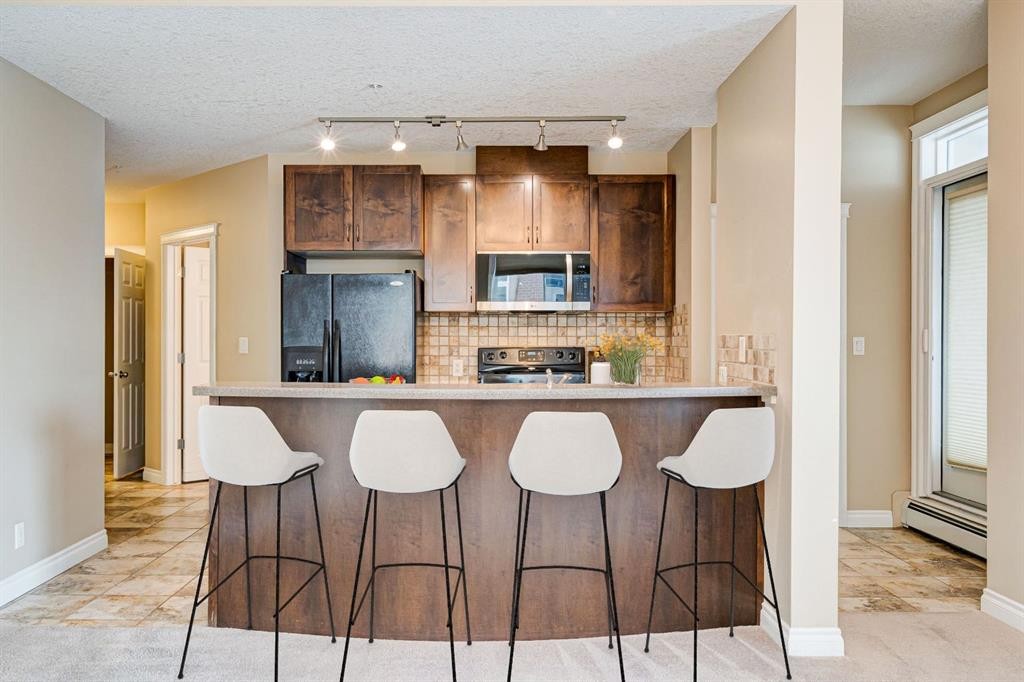 3306-24 Hemlock Crescent Sw, Calgary, AB - Indoor Photo Showing Kitchen With Upgraded Kitchen